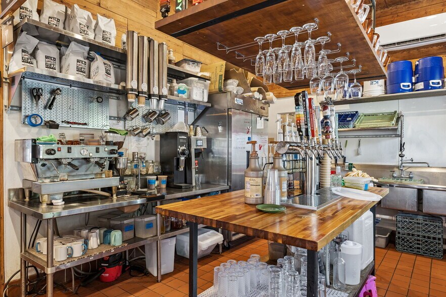 More Photos Of 217 W Hopkins St, San Marcos Restaurant For Sale