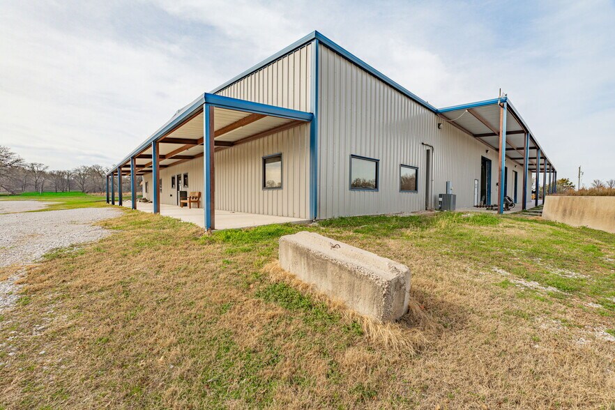 More Photos Of 4610 E Highway 199, Springtown General Retail For Sale
