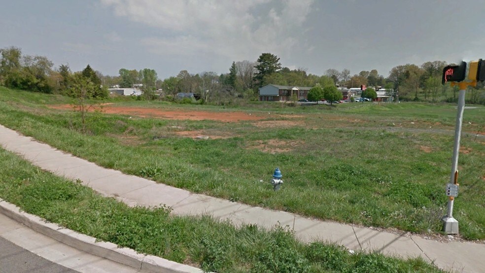 More Photos Of 3008 W Market St, Johnson City Land For Lease