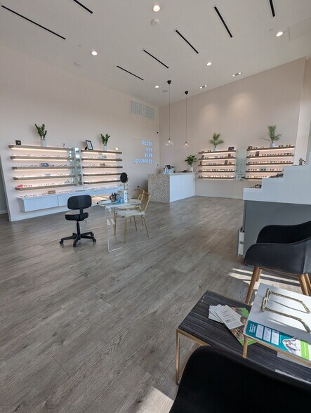 More Photos Of 5706 San Felipe St, Houston General Retail For Lease