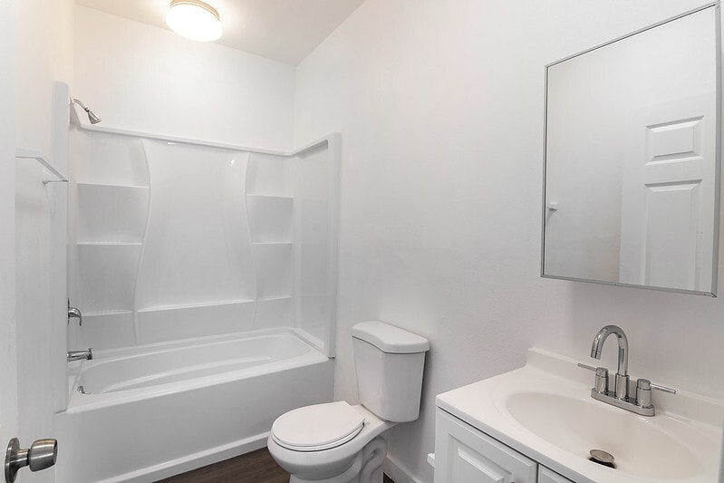 More Photos Of 1820 W 11th St, Los Angeles Apartments For Sale