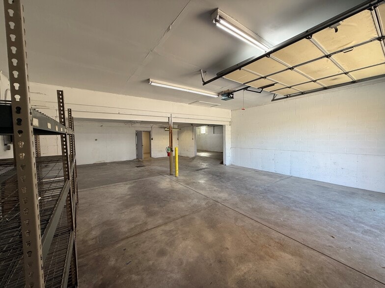 More Photos Of 10703 Tesshire Dr, Saint Louis Industrial For Sale