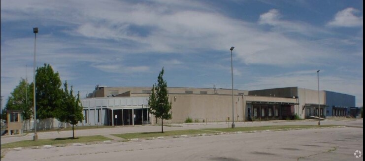 More Photos Of 5400-5400 NW 5th St, Oklahoma City Manufacturing For Lease
