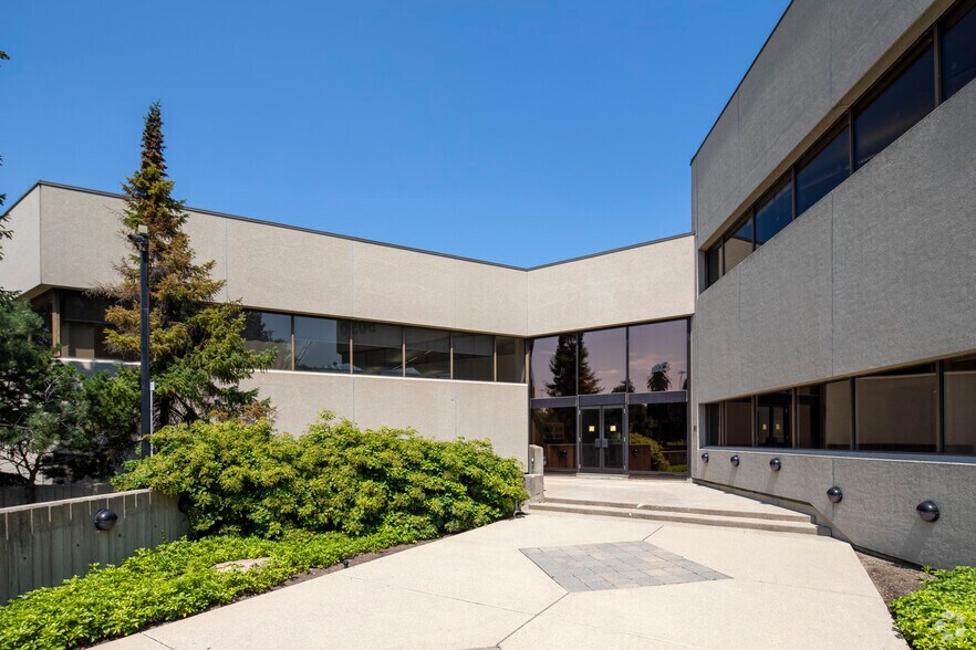 More Photos Of 5050 S Service Rd, Burlington Office For Lease