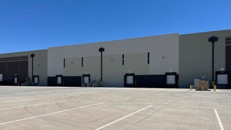 More Photos Of 17780 W Thomas Rd, Goodyear Distribution For Lease