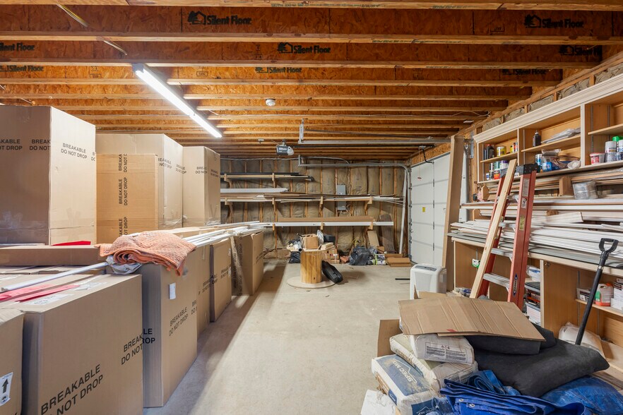 More Photos Of 138 Lakeview Dr, Gibbsboro Light Distribution For Sale