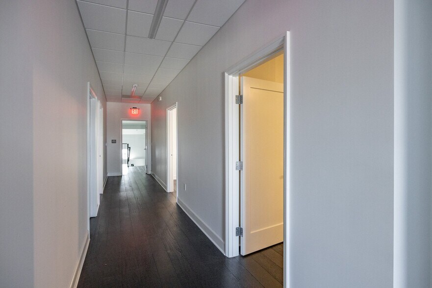 More Photos Of 346 S La Brea Ave, Los Angeles General Retail For Lease