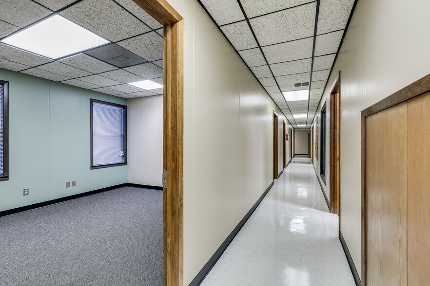 More Photos Of 602 W 12th St, Taylor Office For Lease