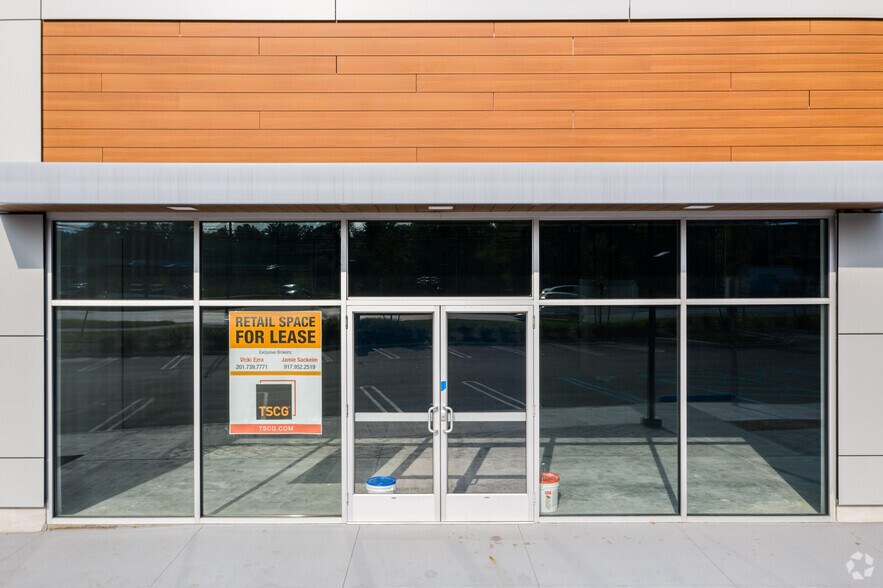 More Photos Of 289-315 Route 17 S, Paramus General Retail For Lease