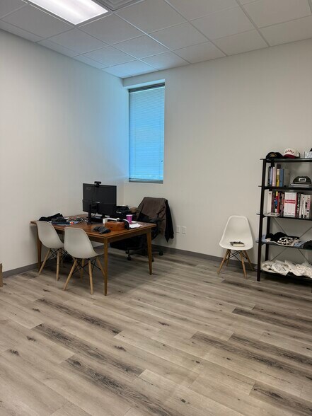 More Photos Of 7421 S 89th Pl, Mesa Showroom For Lease