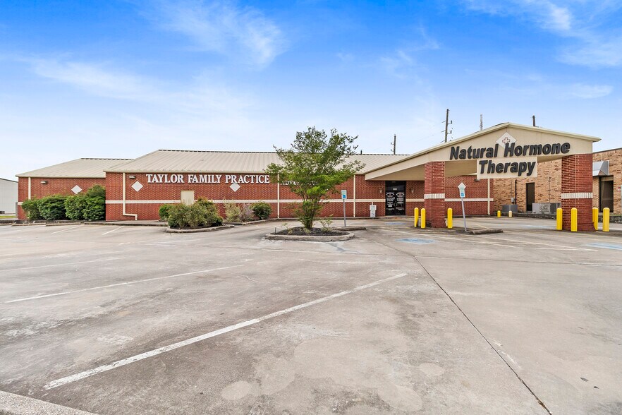 Primary Photo Of 1806 Humble Place Dr, Humble Medical For Sale