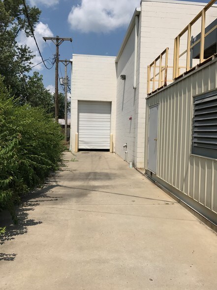 More Photos Of 689 S Miami St, West Milton General Retail For Lease