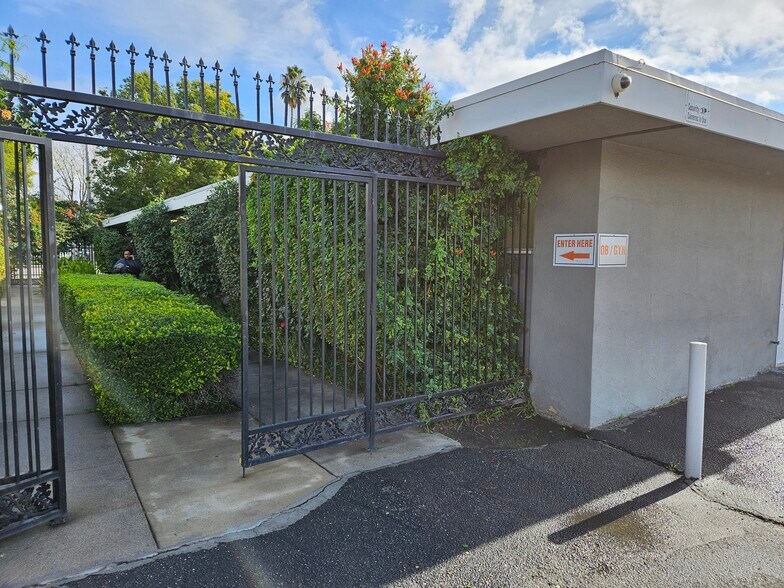 More Photos Of 1376 N Waterman Ave, San Bernardino Medical For Lease
