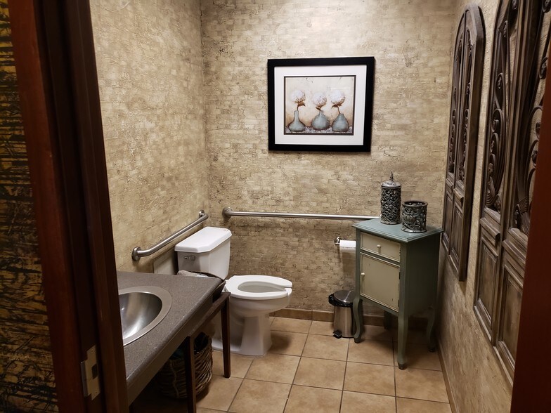 More Photos Of 7525 S Union Park Ave, Sandy Bank For Sale