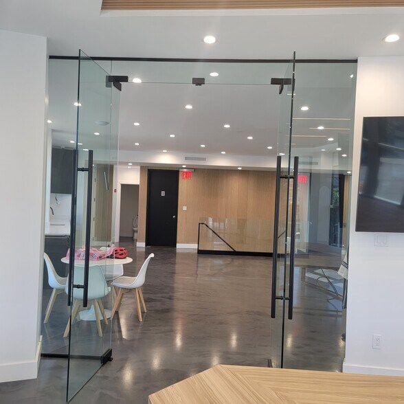 More Photos Of 678 Dahill Rd, Brooklyn Storefront Retail Residential For Lease