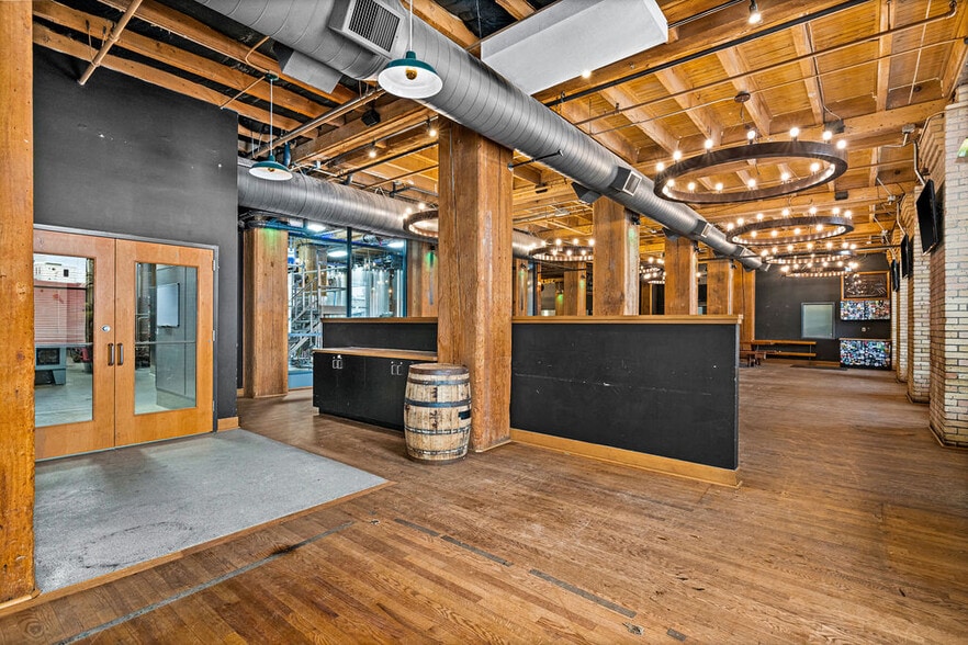 More Photos Of 325 S Lake Ave, Duluth Hotel For Lease