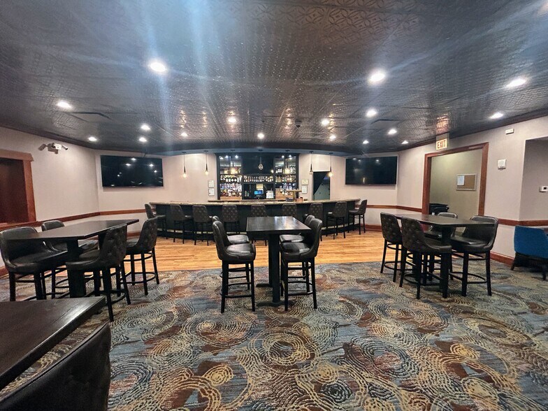 More Photos Of 6201 Joliet Rd, Countryside Hotel For Lease