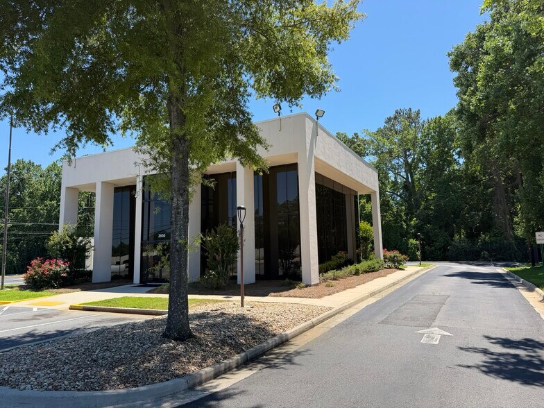 More Photos Of 2930 Riverside Dr, Macon-Bibb Storefront For Sale