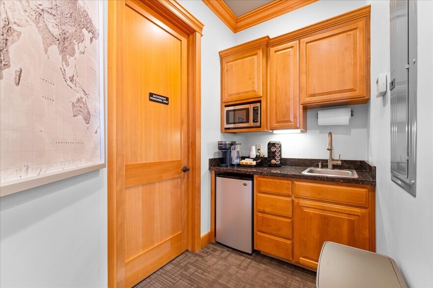 More Photos Of 817 Ohare Pky, Medford Loft Creative Space For Sale