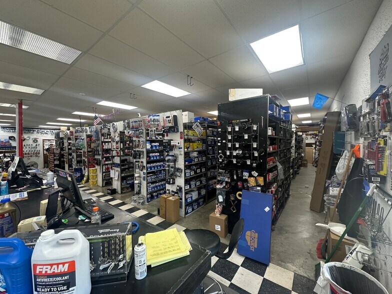 More Photos Of 1017 N Washington St, Ardmore Freestanding For Sale