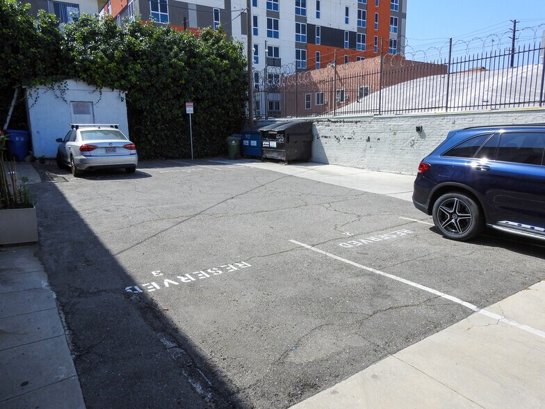 More Photos Of 4515 Willowbrook Ave, Los Angeles Apartments For Sale