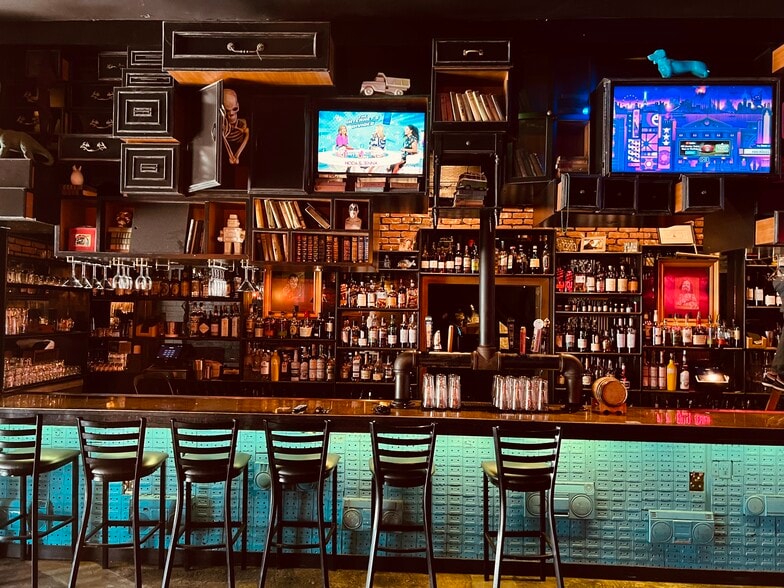 More Photos Of 13625 Ventura Blvd, Sherman Oaks Restaurant For Lease