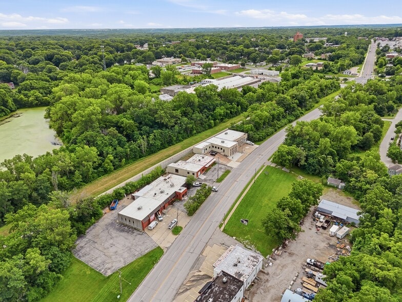 More Photos Of 5629 Raytown Rd, Raytown Industrial For Sale