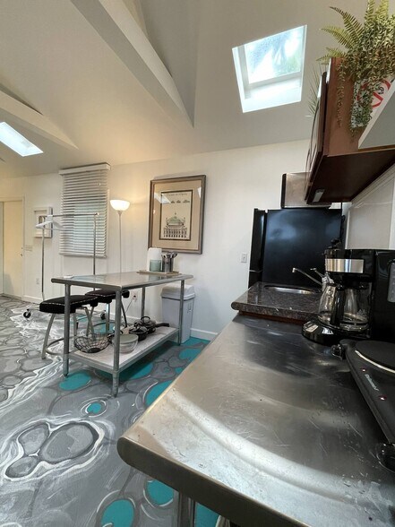 More Photos Of 118 NW 24th St, Miami Apartments For Sale