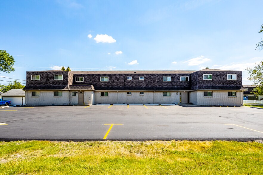 More Photos Of 2920-2932 Schroeder Blvd, Keego Harbor Apartments For Sale