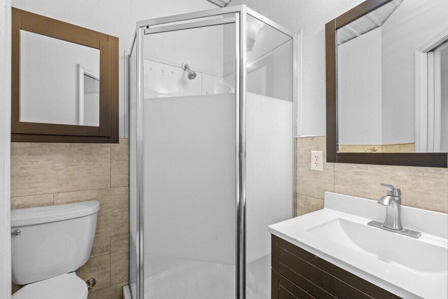 More Photos Of 2708 30th Ave NE, Minot Manufacturing For Sale