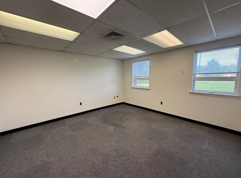 More Photos Of 8 Minneakoning Rd, Flemington Warehouse For Sale