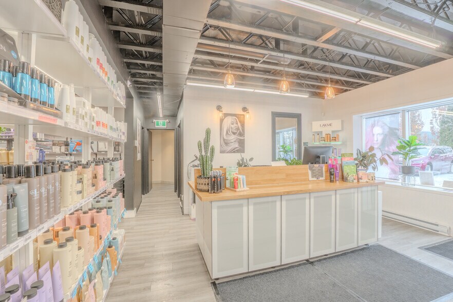 More Photos Of 525 Rue Sagard, St-Bruno-de-Montarville Warehouse For Lease