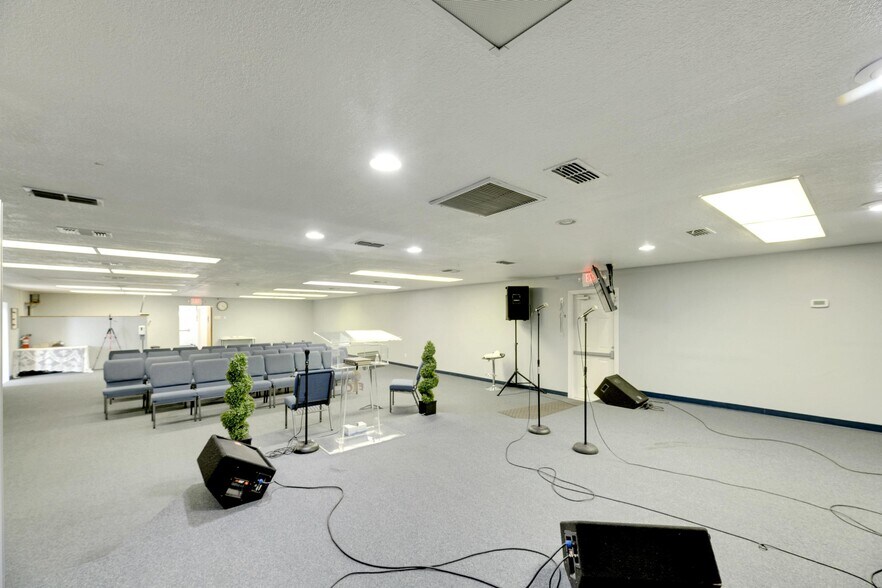 More Photos Of 3001 S Kings Ave, Brandon Religious Facility For Sale