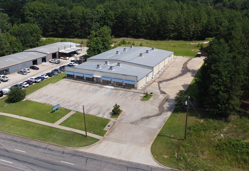 More Photos Of 4285 Hwy 31 W, Tyler Showroom For Lease