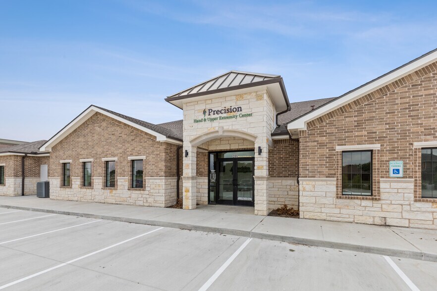 More Photos Of 12530 Lebanon Rd, Frisco Medical For Lease