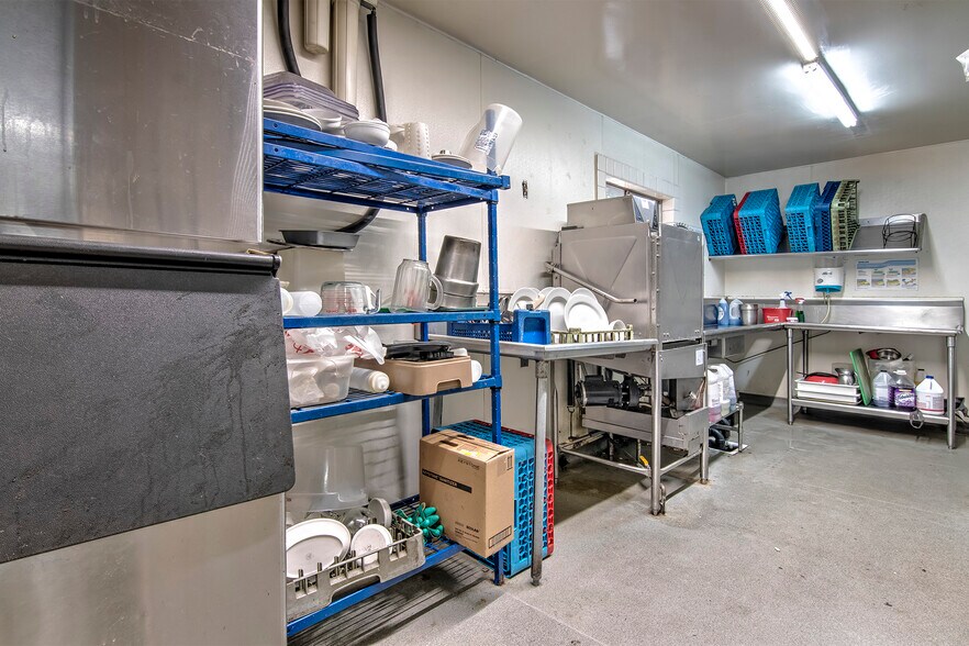 More Photos Of 54905 N Circle Dr, Idyllwild-Pine Cove Restaurant For Lease