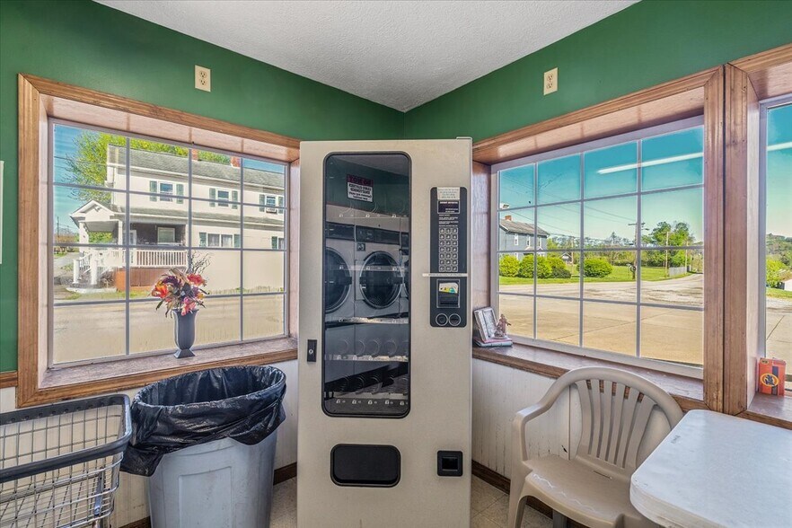 More Photos Of 212 Pine St, Jefferson Carwash For Sale