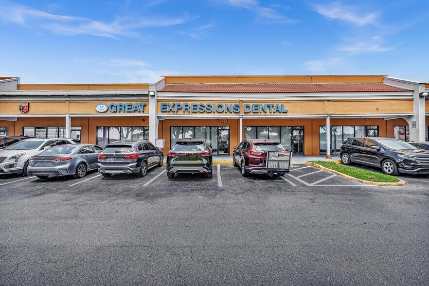 More Photos Of 8030-8384 N Pines Blvd, Pembroke Pines General Retail For Lease