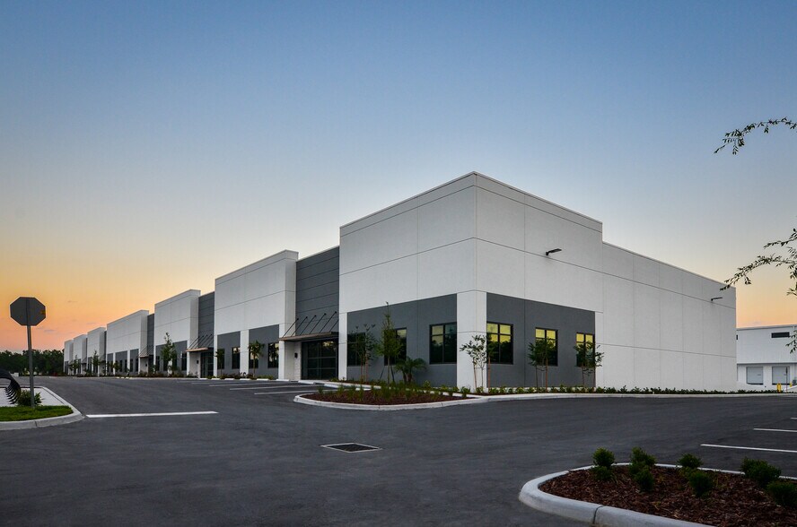 More Photos Of 11125 Gatewood Dr, Lakewood Ranch Unknown For Lease