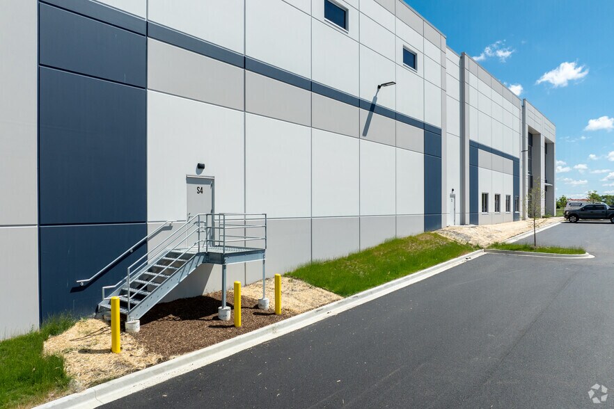 More Photos Of 1401 N. Kirk Road, Batavia Distribution For Sale