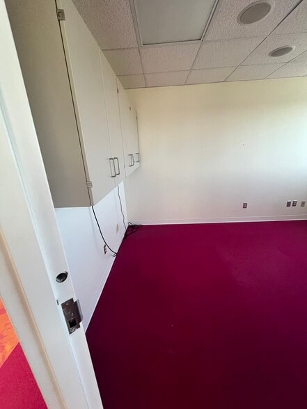 More Photos Of 1505 Eastland Dr, Bloomington Medical For Lease