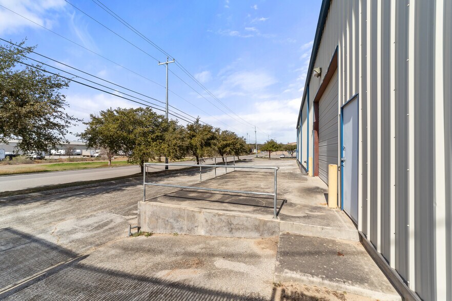 More Photos Of 17300 Bell North Dr, Schertz Warehouse For Sale