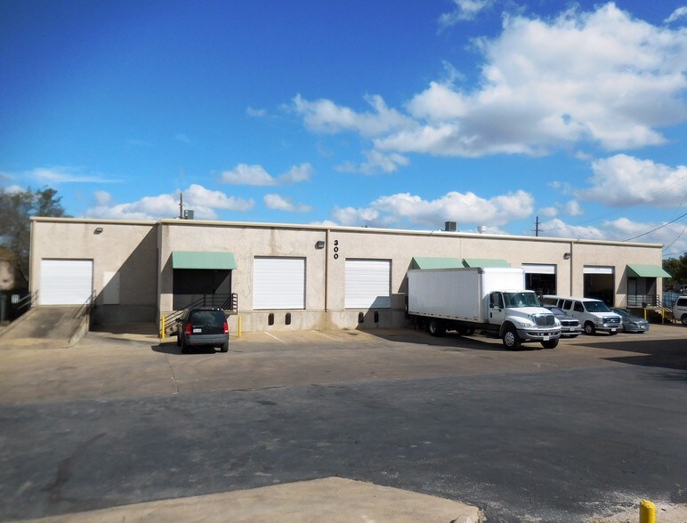 More Photos Of 404 W Powell Ln, Austin Unknown For Lease