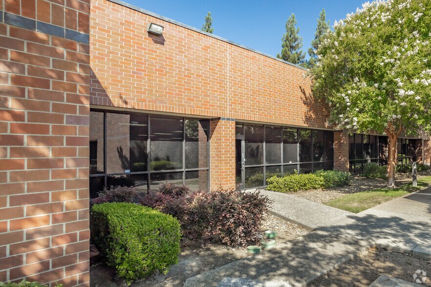 More Photos Of 10360 Old Placerville Rd, Sacramento Office For Sale