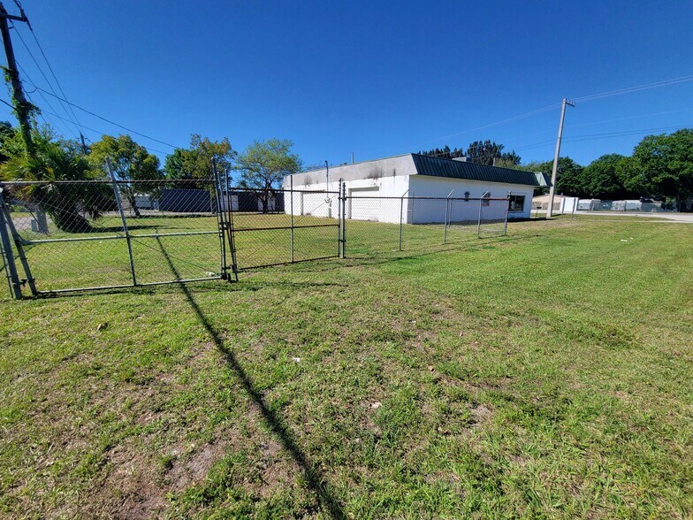 More Photos Of 1020 N Parrott Ave, Okeechobee Freestanding For Lease