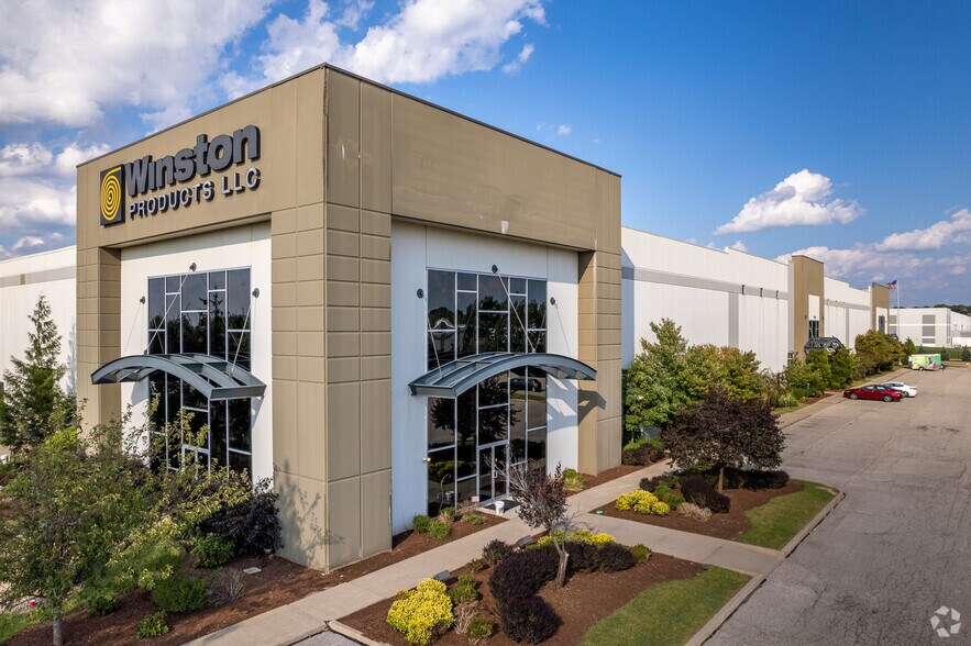 More Photos Of 30339 Diamond Pky, Glenwillow Distribution For Lease