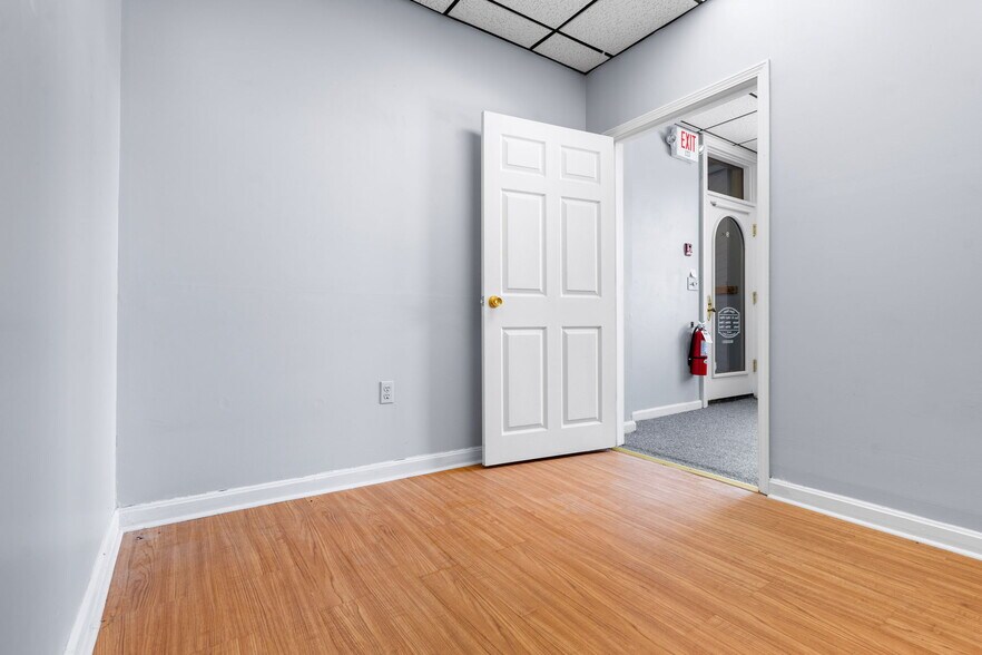 More Photos Of 164 Westford Rd, Tyngsborough Office For Sale
