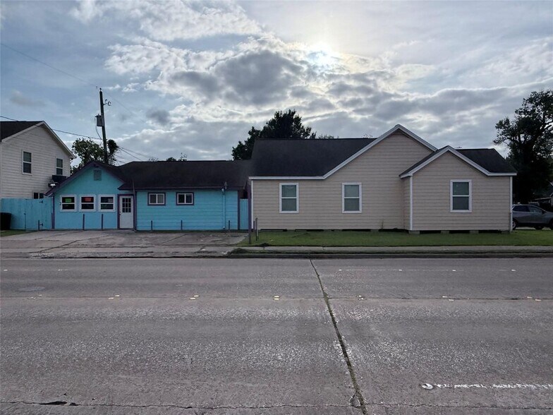 Primary Photo Of 6946 Moss Rose St, Houston Office For Sale