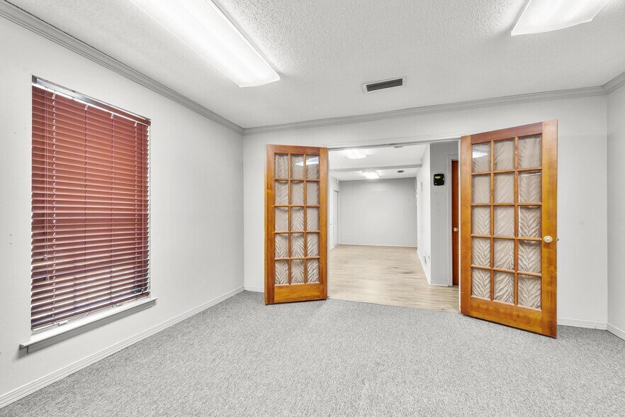 More Photos Of 8800 University Pky, Pensacola Medical For Sale