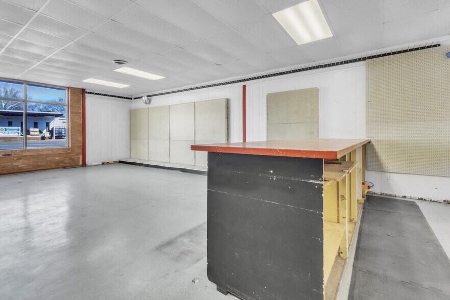 More Photos Of 145 E Texas Ave, Waskom Auto Repair For Sale